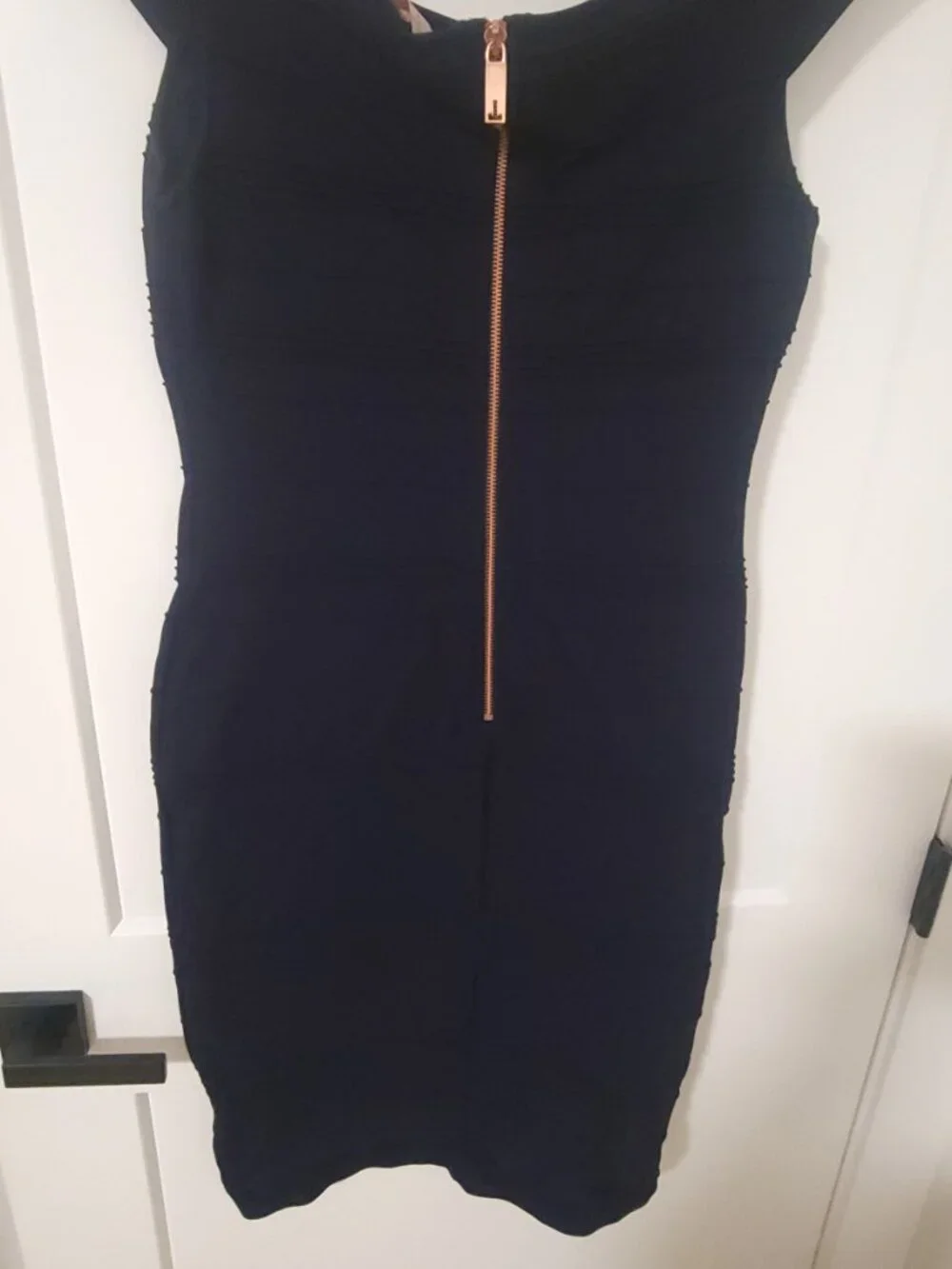 Ted Baker Off-The-Shoulder Bandage Midi Dress - Navy Blue & Rose Gold Size 3/US8 - Picture 4 of 5